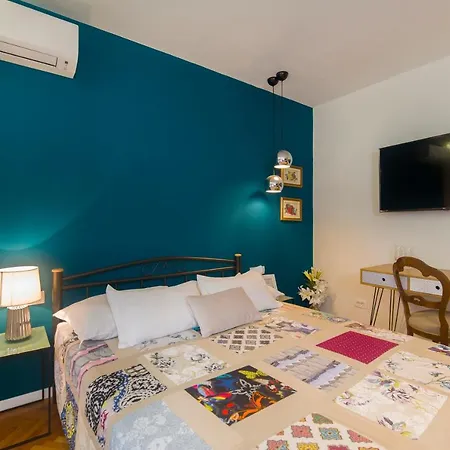 Il Verde, Deluxe Two Bedroom In Center Apartment *